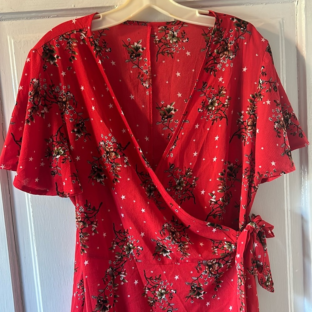 Red summer dress flowers and stars tie front